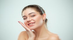 Skin Care Tips: रात को सोने से पहले करें ये 5 काम, त्वचा की बढ़ सकती है रंगत और दिखेंगे जवां