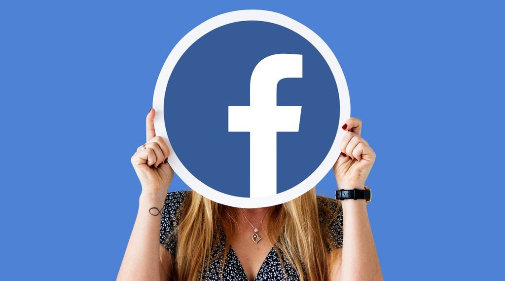 Bengal women molested in train, complains via facebook live, west bengal