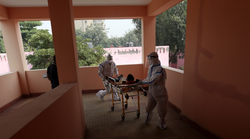 चालू हो गई Coronavirus की तीसरी लहर, मेट्रो शहरों में 75% केस Omicron के- बोले कोविड टास्ट फोर्स चीफ; परिजन के संक्रमित होने के बाद प्रियंका गांधी आइसोलेट