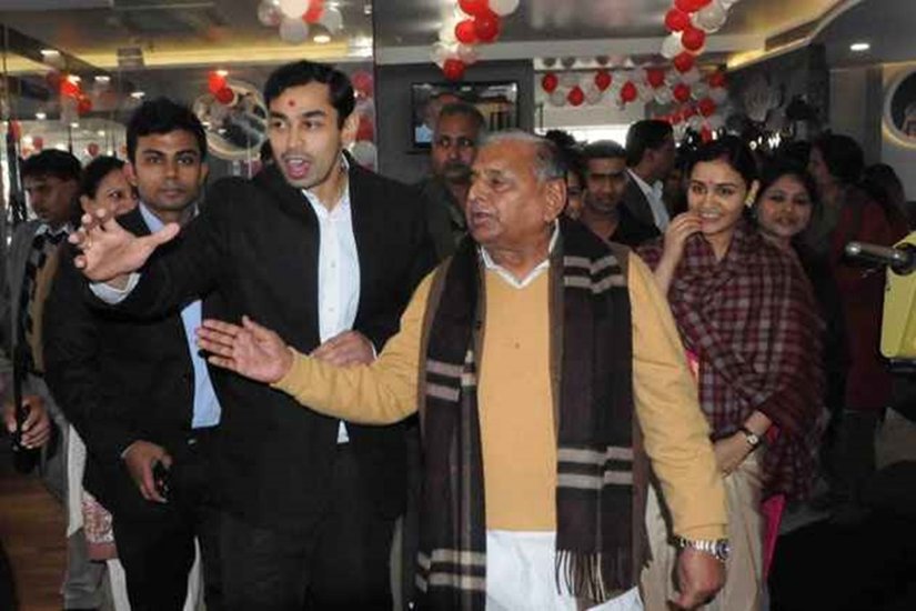 प्रतीक राजनीति से दूर अपना बिजनेस करते हैं। वह रियल एस्टेट के धंधे से जुड़े हैं। साथ ही प्रतीक लखनऊ में एक आलीशान जिम भी चलाते हैं।