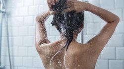 Hair Care: बाल धोते वक्त कर रहे हैं ये गलतियां तो हो जाएं सावधान, बढ़ सकता है हेयरफॉल