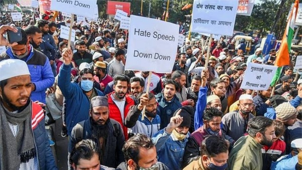 हरिद्वार में आयोजित धर्म संसद के विरोध में प्रदर्शन करते लोगों की तस्वीर (फोटो: पीटीआई)