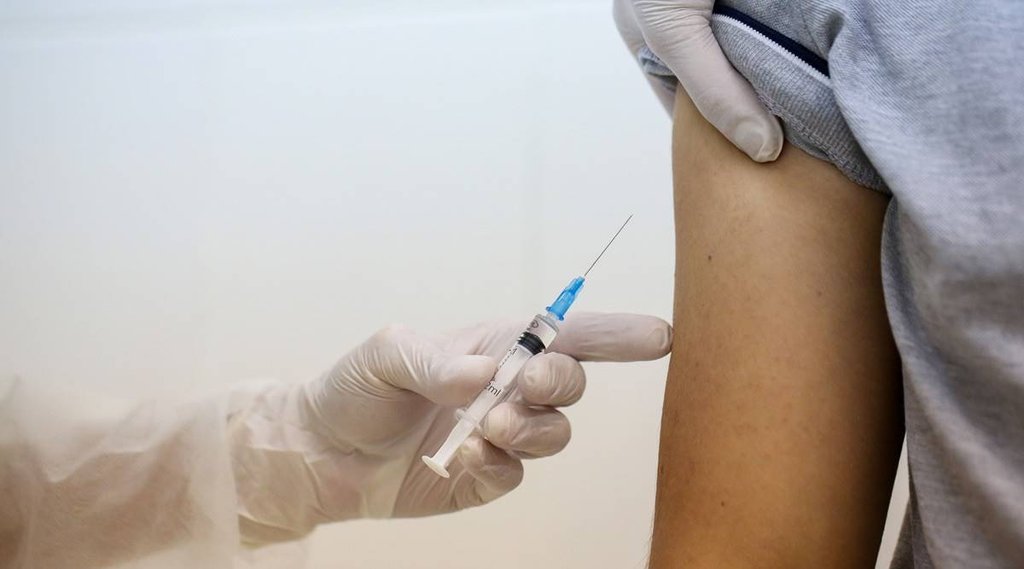 2 year old kid dies, wrong injection by sweeper