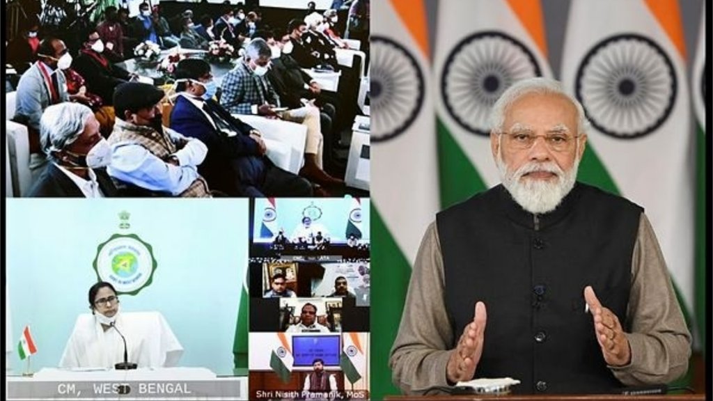 कोलकाता स्थित कैंसर संस्थान के उद्घाटन कार्यक्रम के दौरान मुख्यमंत्री ममता बनर्जी व प्रधानमंत्री मोदी (फोटो: पीटीआई)