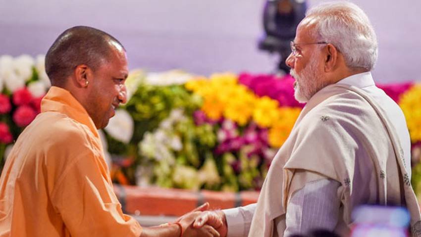 UP Elections 2022: उत्तर प्रदेश आबादी के हिसाब से देश का सबसे बड़ा राज्य है। राजनीतिक दृष्टि से भी यूपी काफी अहम है। कहा जाता है कि जिस पार्टी ने यूपी जीत ली वह दिल्ली भी जीतता है। इस राज्य ने कई प्रधानमंत्री दिये हैं। मौजूदा पीएम नरेंद्र मोदी (Narendra Modi) भी यूपी के वाराणसी से ही लोकसभा सदस्य हैं।