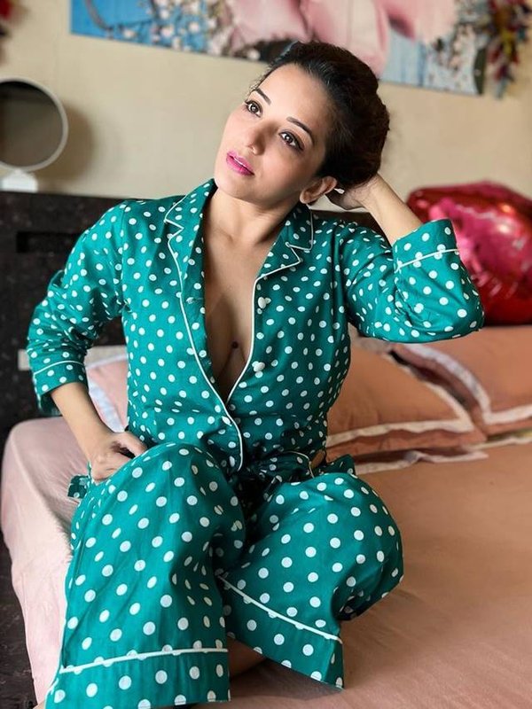 monalisa nigh suit look '