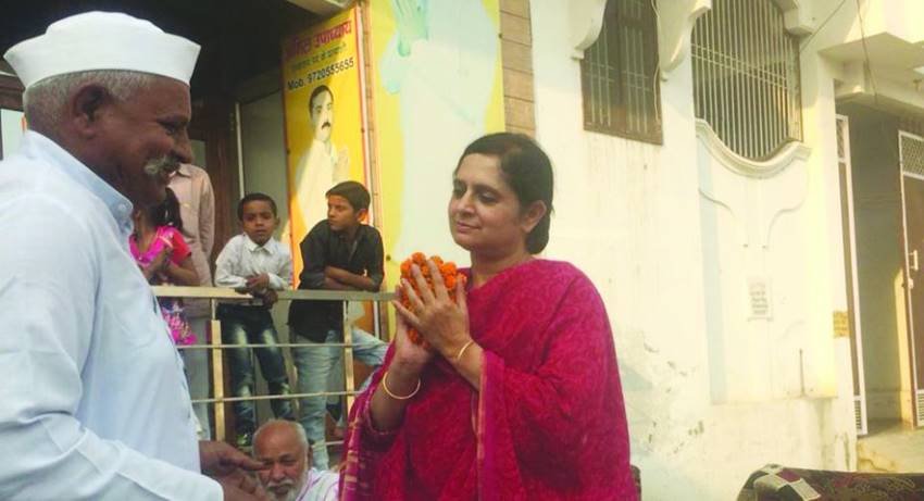 कैराना विधानसभा सीट से मृगांका सिंह अपने पिता हुकुम सिंह की राजनीतिक विरासत को आगे बढ़ा रही हैं। 2017 में उन्हे सपा के नाहिद हसन के हाथों हार का सामना करना पड़ा था।