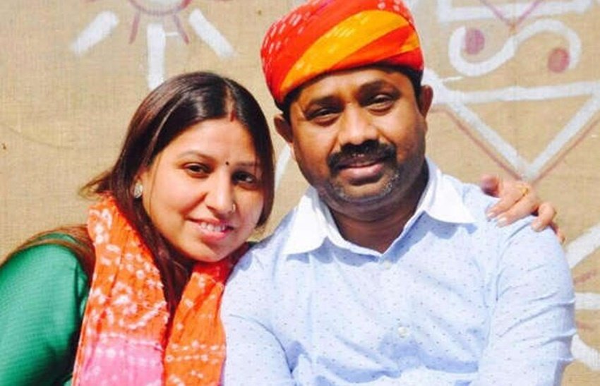 नंद गोपाल नंदी ने दैनिक जागरण से बात करते हुए बताया था कि उन दोनों के बीच प्यार हुआ लेकिन अभिलाषा के घरवाले इस शादी को राजी नहीं हुए।