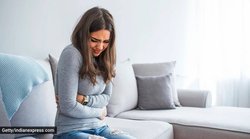 पीरियड्स के दौरान दर्द से हैं परेशान तो काम आ सकते हैं ये टिप्स