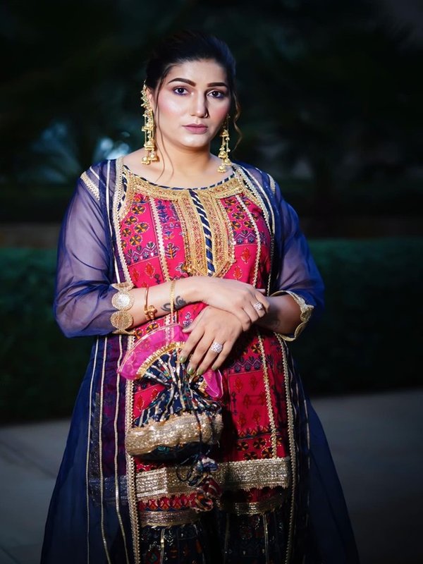 sapna choudhary desi look