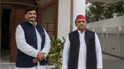 यूपी चुनावः मजबूरी में सपा के चुनाव चिह्न पर चुनाव लड़ेंगे शिवपाल यादव? बताया षड्यंत्र