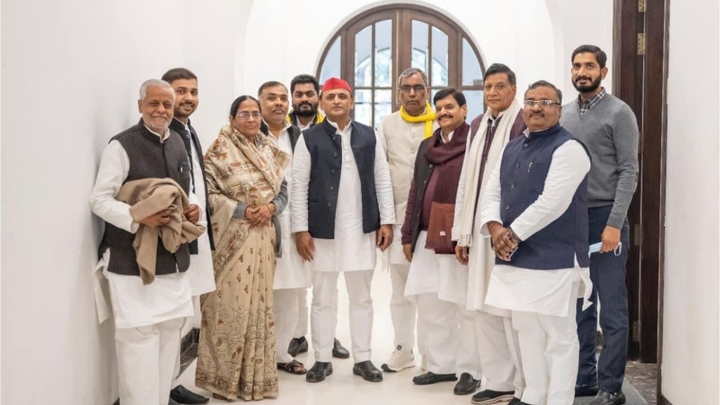 पिछले दिनों समाजवादी पार्टी ने सीट शेयरिंग को लेकर गठबंधन दलों के साथ बैठक की। (फोटो: ट्विटर/ shivpalsinghyad)
