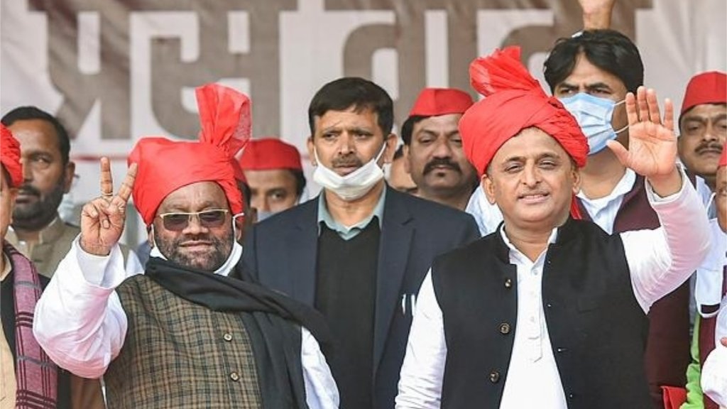 शुक्रवार को सपा में शामिल होने के बाद स्वामी प्रसाद मौर्य ने भाजपा पर जमकर निशाना साधा (फोटो: पीटीआई)