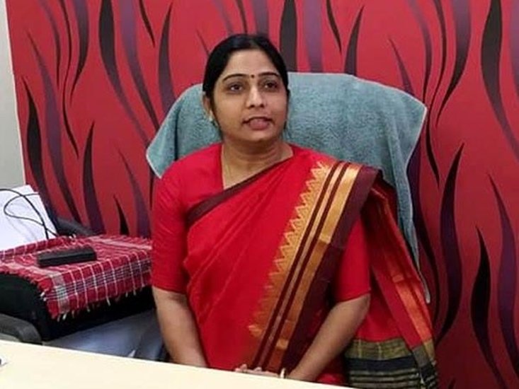 संघमित्रा मौर्य 2019 में बीजेपी में शामिल होने से पहले बसपा में थीं। वह 2014 में मुलायम के खिलाफ बीएसपी के टिकट पर मैनपुरी से लड़ी थीं लेकिन हार गई थीं। 