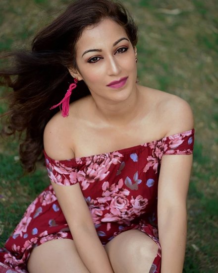 सुनैना फौजदार शो में तारक मेहता की पत्नी अंजली मेहता का किरदार निभाती हैं। 19 जुलाई 1986 को जन्मीं सुनैना 35 साल की हैं।