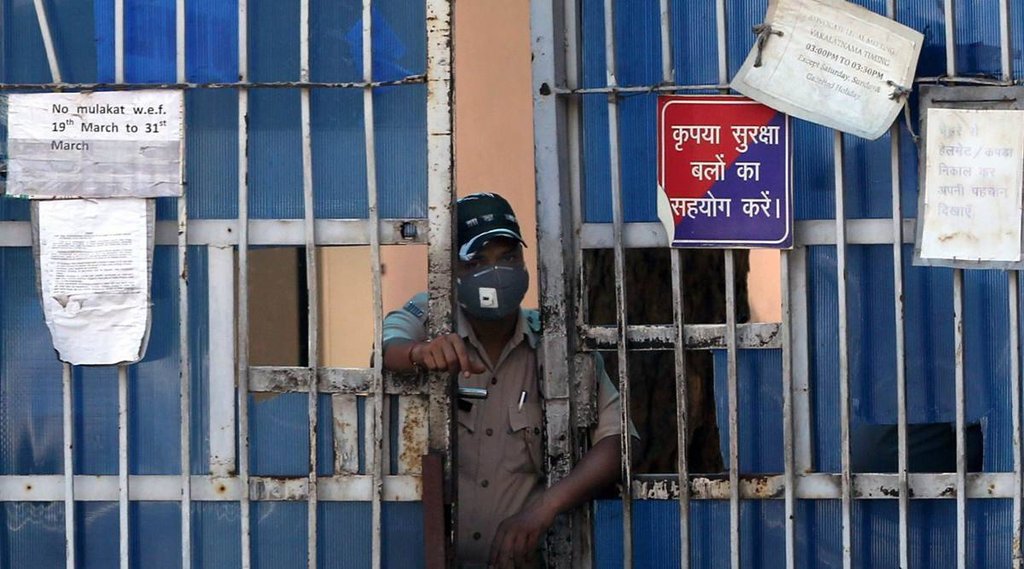 Tihad Jail, delhi, mobile phone swallowed by inmate