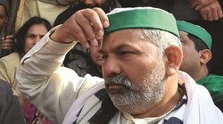 अब फिर आंदोलन कब से शुरू होगा? राकेश टिकैत ने दी जीत की बधाई तो लोग ऐसे लेने लगे मजे