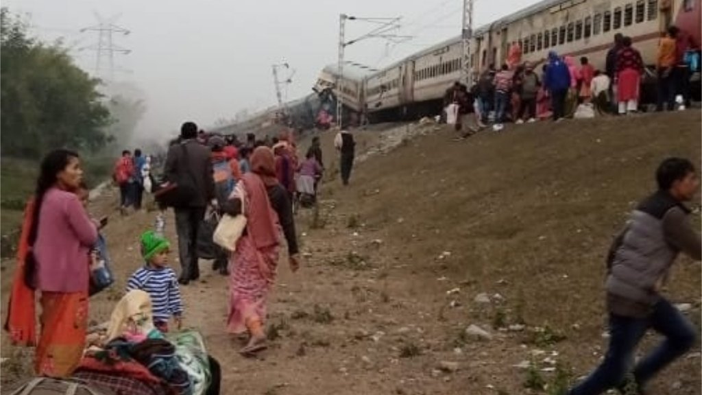 जलपाईगुड़ी जिले में गुवाहाटी बीकानेर एक्सप्रेस दुर्घटनाग्रस्त हो गई (फोटो: एएनआई)
