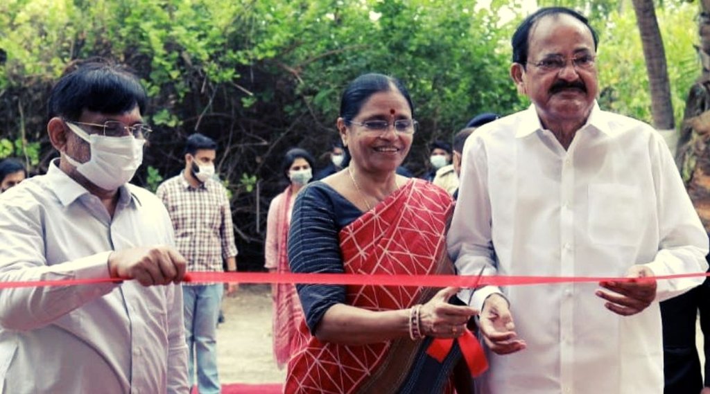 venkaiah nayadu and his wife
