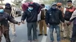 बिहारः थानेदार को आया गुस्‍सा तो स‍िपाह‍ियों को कैदियों के साथ करना पड़ा 22 किमी पैदल मार्च