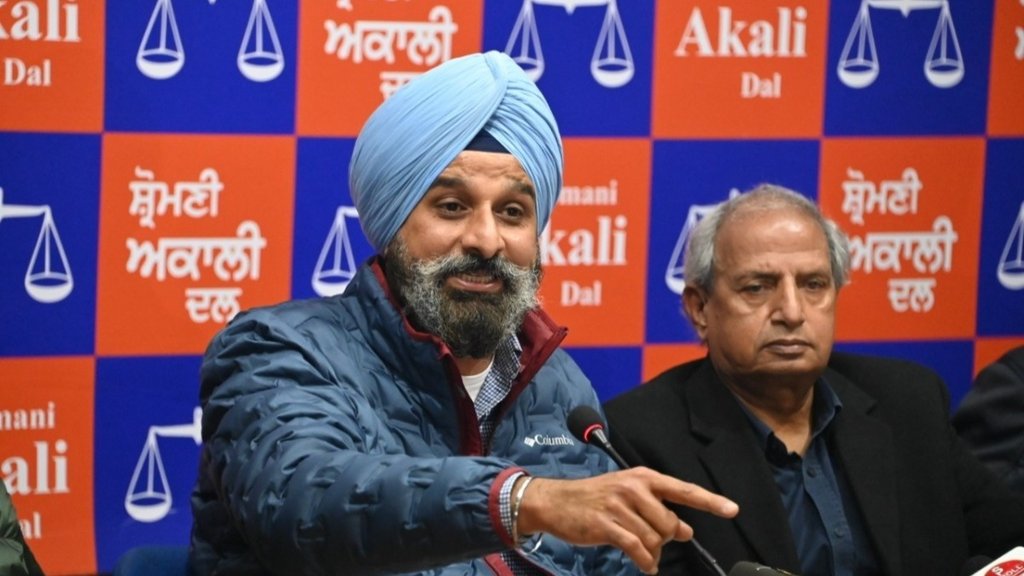 सुप्रीम कोर्ट ने अकाली नेता विक्रमजीत सिंह मजीठिया को बड़ी राहत दी है। (फोटो: ट्विटर/ bsmajithia)