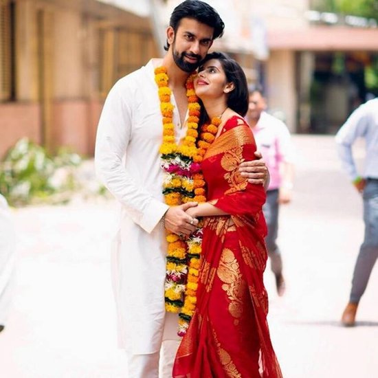 ये रिश्ता क्या कहलाता है की स्नेहा चारू असोपा ने एक्टर राजवी सेन से शादी की है। राजीव सेन पूर्व मिस यूनिवर्स सुष्मिता सेन के भाई हैं।