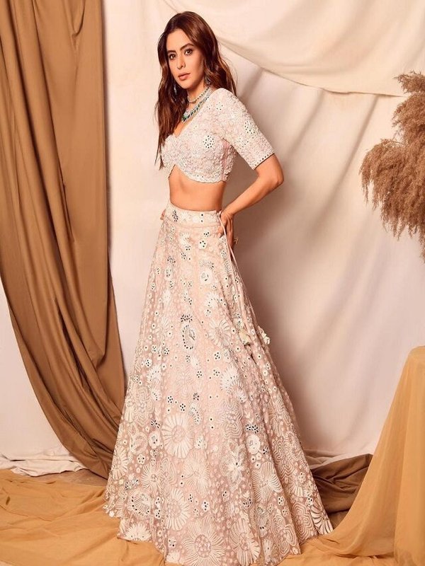 AAMNA SHARIF BEAUTIFUL LEHENGA LOOK