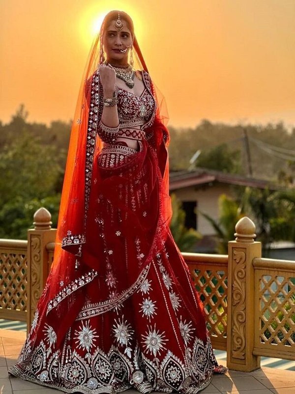 AARTI SINGH IN BRIDAL LOOK