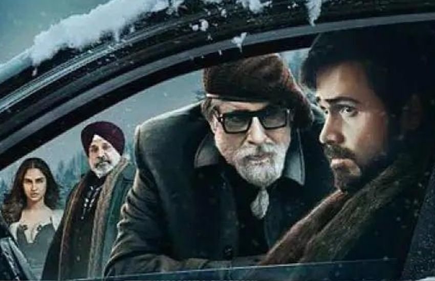 अमिताभ बच्चन, इरफान हाशमी और रिया चक्रवर्ती ‘चेहरे’ सस्पेंस वाली फिल्म है। पूरी फिल्म एक घर के अंदर ही बुनी गई है जिसे 4 लोग अदालत बना देते हैं और यहां खेल खेलते हैं। खेल-खेल में ही दुर्घटनाएं हो जाती हैं जिसके बाद सब तहस-नहस हो जाता है।