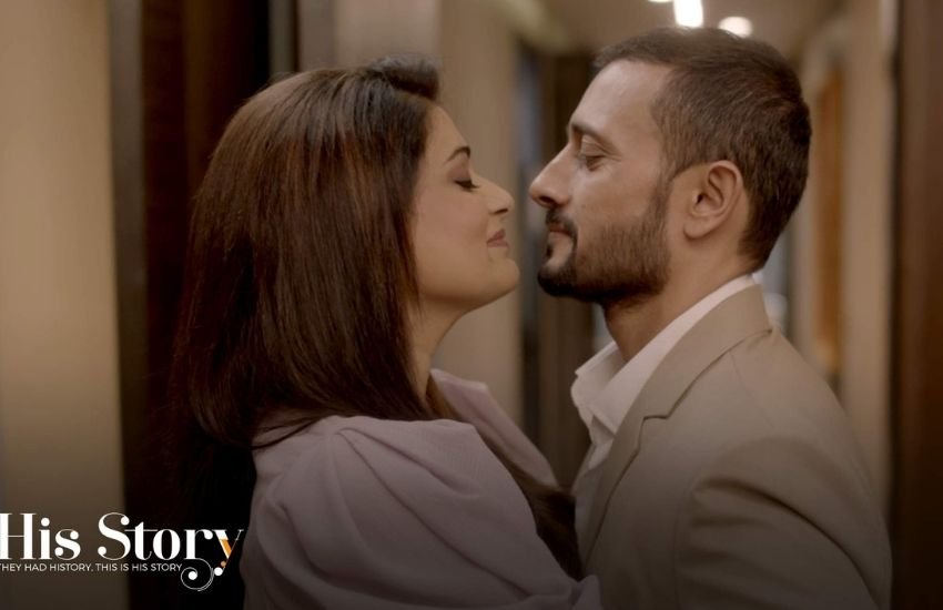 हिज स्टोरी दो समलैंगिक लड़को की जिंदगी के आसपास बुनी गई है। वहीं, कहानी में ट्विस्ट शुरू में ही आ जाता है। दरअसल, दोनों मुख्य कलाकारों में से एक की शादी पहले ही हो चुकी होती है। शादी के बाद दूसरा लड़का उसकी जिंदगी में तूफान बन कर आता है। ये तूफान कैसे शांत होता है इस पर पूरी कहानी लिखी गई है।