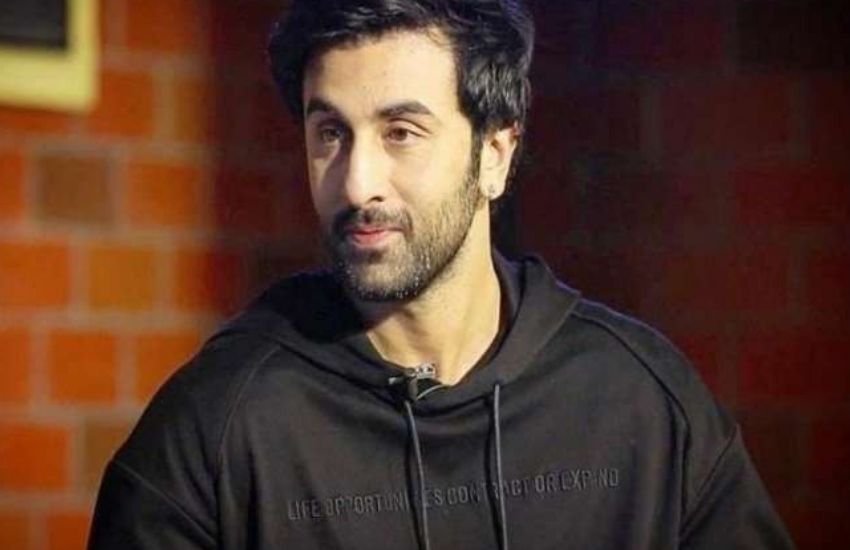 रणबीर कपूर को कॉक्रोच का फोबिया है। कॉक्रोच देखते ही वह भाग खड़े होते हैं।