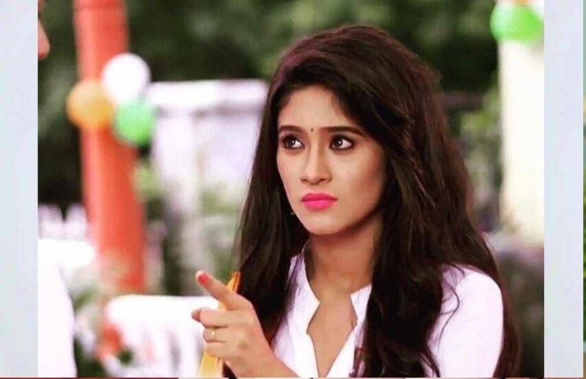 शिवांगी जोशी को इंजेक्शन से बेहद डर लगता है और जब भी इंजेक्शन लगता है वो खूब चिल्ला-चिल्लाकर रोती हैं।