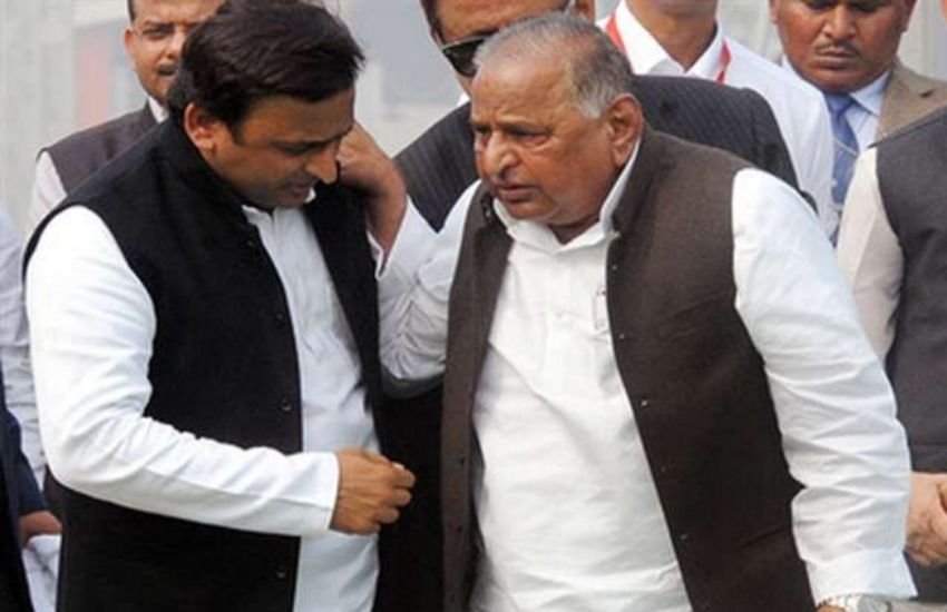 अखिलेश का कहना था कि नेताजी के साथ यह पार्टी ने तय किया था कि परिवारवाद को बढ़ावा न मिले और उनकी कोशिश रहेगी की ज्यादा लोग परिवार से चुनाव न लड़ सकें। Photos: Social Media and PTI