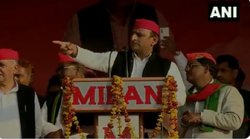 मैं जानता हूं कहां तकलीफ है- स्मार्ट फोन ना चला पाने की बात कह अखिलेश यादव ने सीएम योगी पर ऐसे कसे तंज