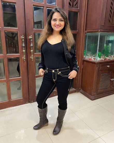 अनुराग भदौरिया की पत्नी अनुपमा राग पीसीएस अधिकारी हैं। वह लखनऊ में पोस्टेड हैं।