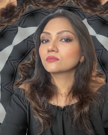 अनुपमा ब्लैक ड्रेस में फोटोज शेयर कर बता चुकी हैं कि यह उनका पसंदीदा रंग है।