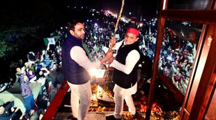Akhilesh Yadav, Jayant Chaudhari