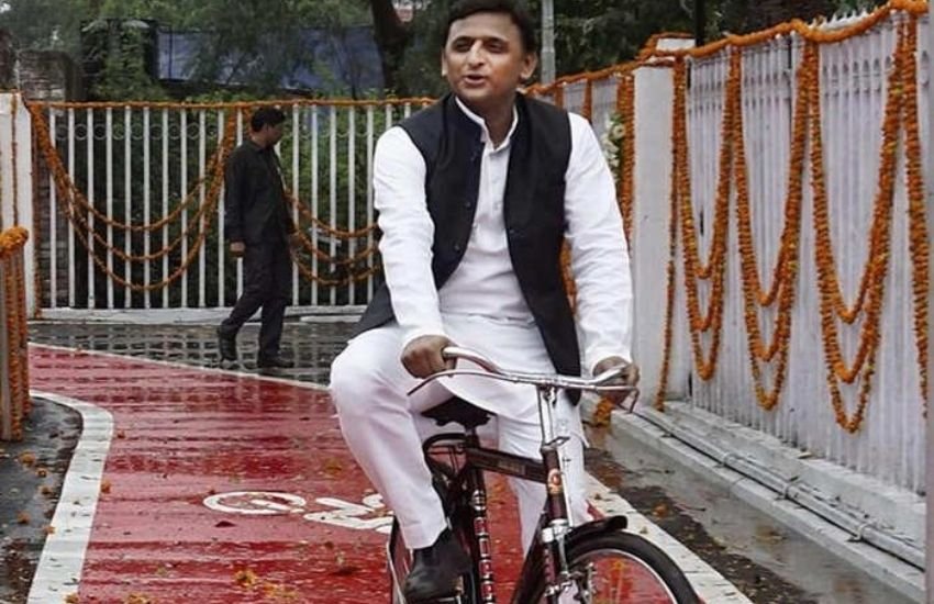 अखिलेश यादव यूपी में जब सीएम थे तब उनकी संपत्ति करीब 4 गुना रफ्तार से बढ़ थी, लेकिन ये रफ्तार योगी सरकार के सत्ता में आने के साथ तेजी से कम हुई है।