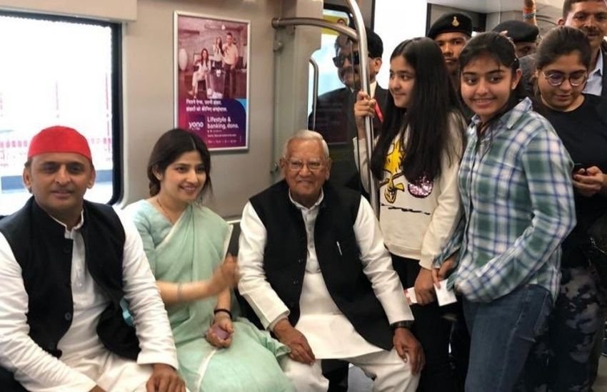 साल 2017 विधानसभा चुनाव और साल 2019 लोकसभा चुनाव के दौरान डिंपल यादव हर कदम पर अपने पति अखिलेश के साथ खड़ी थीं और ससुर मुलायम की कमी को दूर करने के लिए खूब रैलियां भी की थीं।