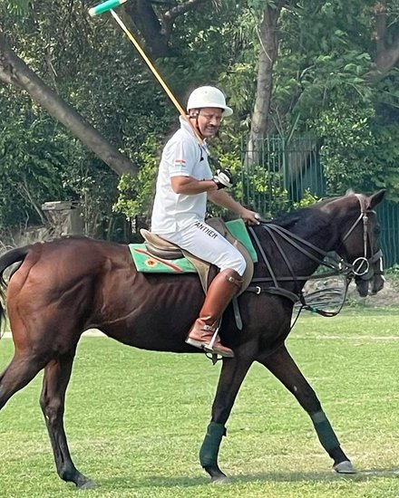 अनुराग भदौरिया कई जानी मानी हस्तियों संग पोलो के मैदान में दो दो हाथ कर चुके हैं।