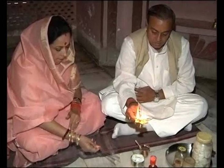 कुंडा से थोड़ी दूर की अमेठी शहर विधानसभा सीट पर भी मामला मजेदार है। इस सीट पर लंबे समय से अमेठी राजपरिवार का कब्जा रहा है। यहां से पहले संजय सिंह विधायक रहे, फिर उनकी दूसरी पत्नी अमीता दो बार विधायक रहीं। 