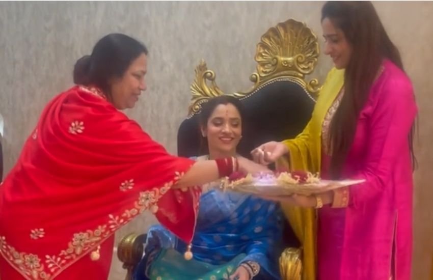 अंकिता की सास ने उनकी गोद भराई की और दूधो नहाओ और पूतो फलो का आाशीर्वाद दिया और जल्दी गुड न्यूज सुनाने की डिमांड भी कर दी।