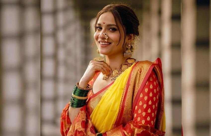 सुसराल में शादी के बाद अंकिता लोखंडे दूसरी बार जब पहुंची तो उनकी सास और जेठानी ने उनका दिल खोलकर स्वागत किया। अंकिता ने अपने इंस्टाग्राम पर अपने बिलासपुर स्थित ससुराल की तस्वीरे शेयर की हैं।