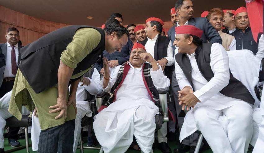 Anurag Bhadauria Samajwadi party: समाजवादी पार्टी ने एक ही परिवार से आने वाले दो सदस्यों को भी इस बार चुनाव मैदान में उतारा है। इनके नाम हैं अनुराग भदौरिया और सुशीला सरोज (Sushila Saroj)। दोनों आपस में दामाद और सास का रिश्ता रखते हैं। एक के पति आईपीएस अधिकारी रहे हैं तो दूसरे की पत्नी पीसीएस अफसर हैंं।