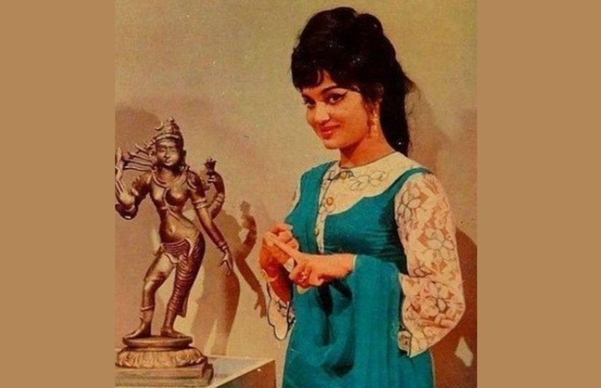 आशा ने बताया कि कुछ दिन बाद वह उनके घर के पास ही गद्दा वगैरह लेकर रहने लगा। वहीं मछलिया भूनकर खाता था।