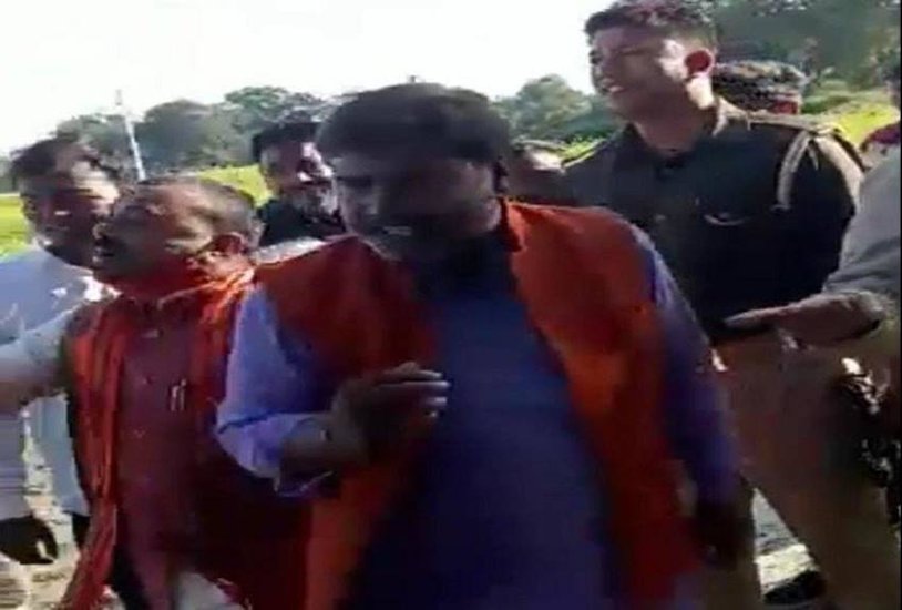 बीजेपी के एमएलसी सुरेंद्र चौधरी 29 जनवरी को सिराथू में के य़सव मौर्य का प्रचार करने गए थे। प्रचार करने गए थे। वहां लोगों ने उनहें गांव में घुसने ही नहीं दिया।