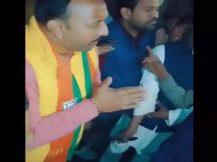संभल की असमोली सीट से भाजपा प्रत्याशी हरेंद्र सिंह रिंकू 21 जनवरी को शकरपुर गांव पहुंचे तो ग्रामीणों ने उन्हें घेर कर विरोध शुरू कर दिया।  लोग कहने लगे कि भाजपा ने गाजीपुर बॉर्डर पर हम लोगों के लिए कील लगाई गई थी। भूले नहीं हैं हम।