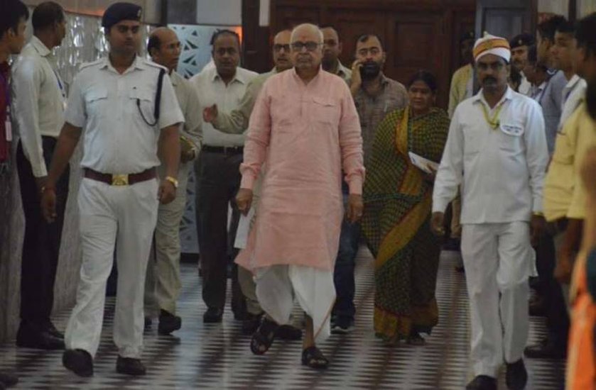 यूपी विधानसभा अध्यक्ष और बीजेपी के बड़े नेता हृदय नारायण दीक्षित अपने बेटे दिलीप दीक्षित के लिए उन्नाव की पुरवा सीट से टिकट मांग रहे थे। यहां से बीजेपी ने अनिल सिंह को टिकट दिया है।