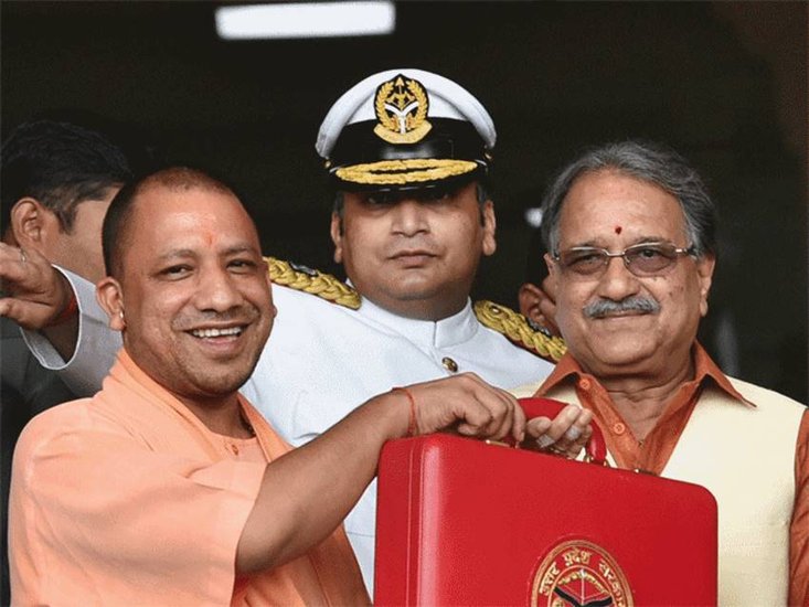 योगी सरकार में मंत्री रहे राजेश अग्रवाल बरेली कैंट सीट से अपने बेटे आशीष के लिए टिकट मांग रहे थे लेकिन बीजेपी ने टिकट दिया है संजीव अग्रवाल को।
