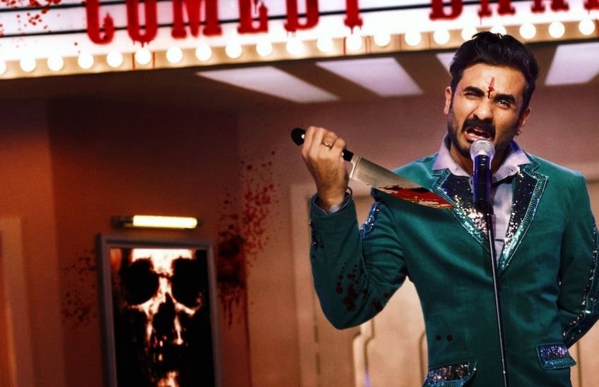 हसमुख एक ऐसे कॉमेडियन की कहानी है जो सीरियल किलर बन जताा है। इस 11 एपिसोड वाली डार्क कॉमेडी और डार्क क्राइम ड्रामा को Netflix पे देख सकते हो |